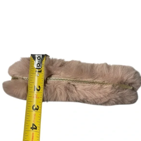 New in Box Rare Miu Miu Parfums GWP Larger Blush Faux Fur Clutch w/Gold Hardware - Picture 8 of 12